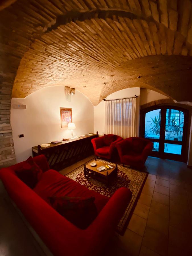 Hotel Palazzo Brunamonti Беванья Экстерьер фото