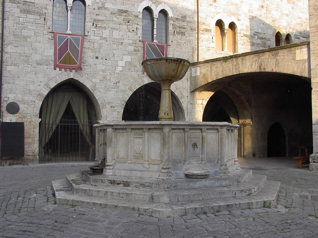 Hotel Palazzo Brunamonti Беванья Экстерьер фото
