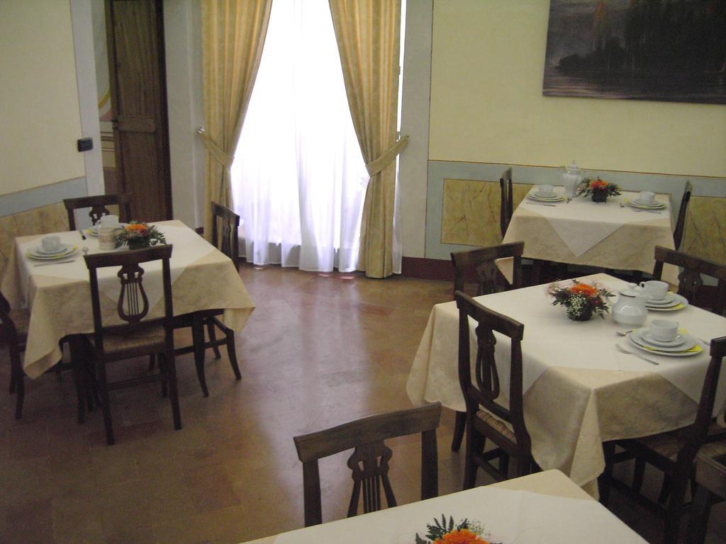 Hotel Palazzo Brunamonti Беванья Экстерьер фото