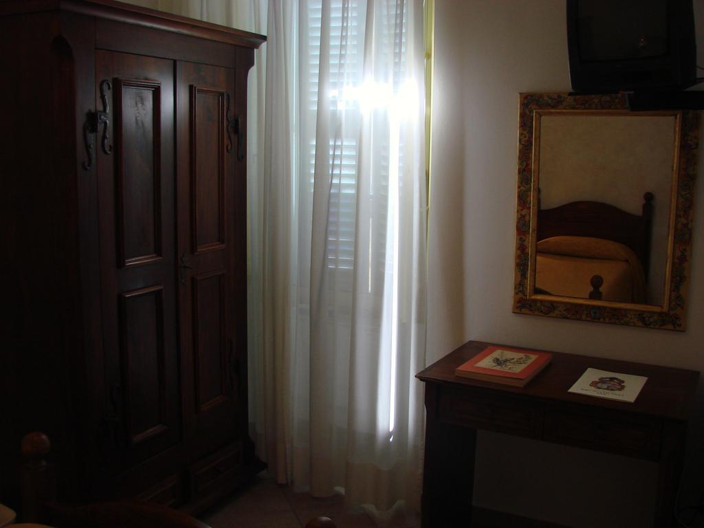 Hotel Palazzo Brunamonti Беванья Экстерьер фото