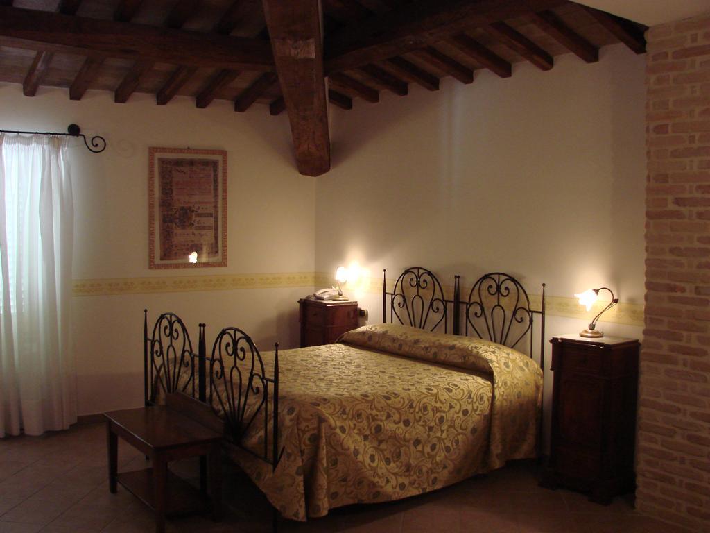 Hotel Palazzo Brunamonti Беванья Экстерьер фото