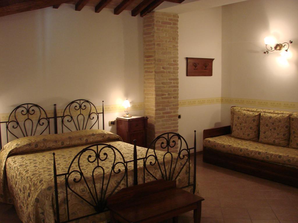 Hotel Palazzo Brunamonti Беванья Экстерьер фото