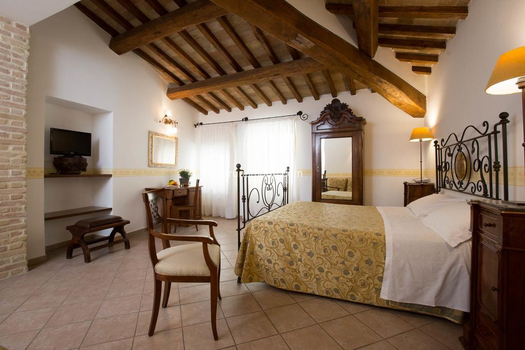 Hotel Palazzo Brunamonti Беванья Экстерьер фото
